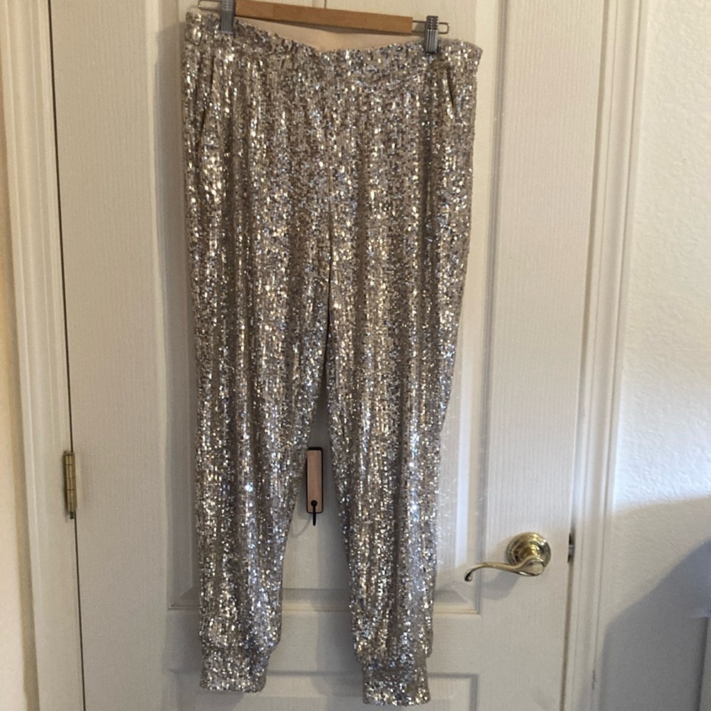 Sequined joggers sz med.